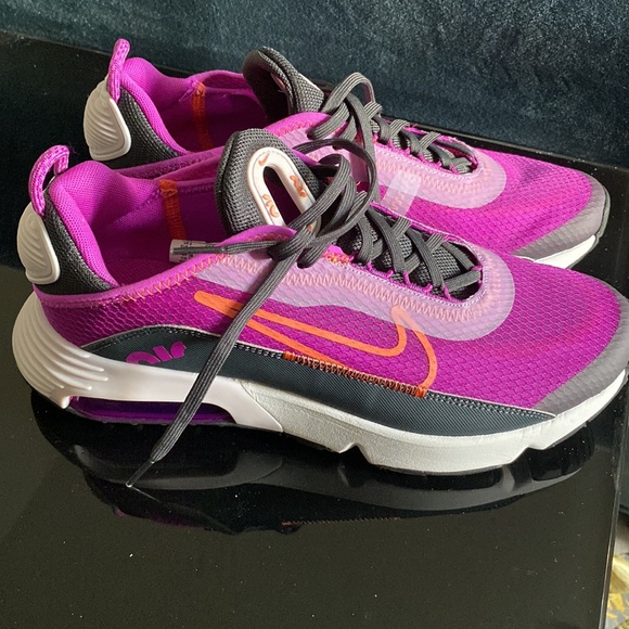 Nike Fuchsia Stylish Sneakers - Picture 4 of 4